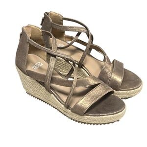 EILEEN FISHER Wanda Metallic Suede Espadrille in Light Gold